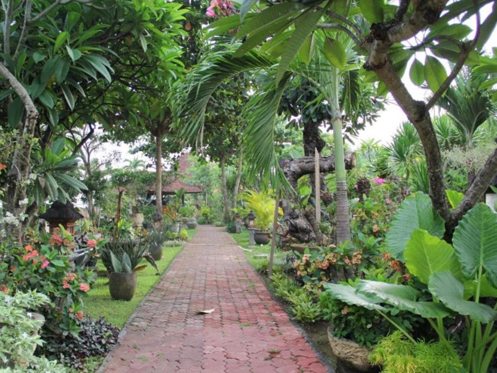 Gazebo Beach Hotel Sanur  Exterior photo