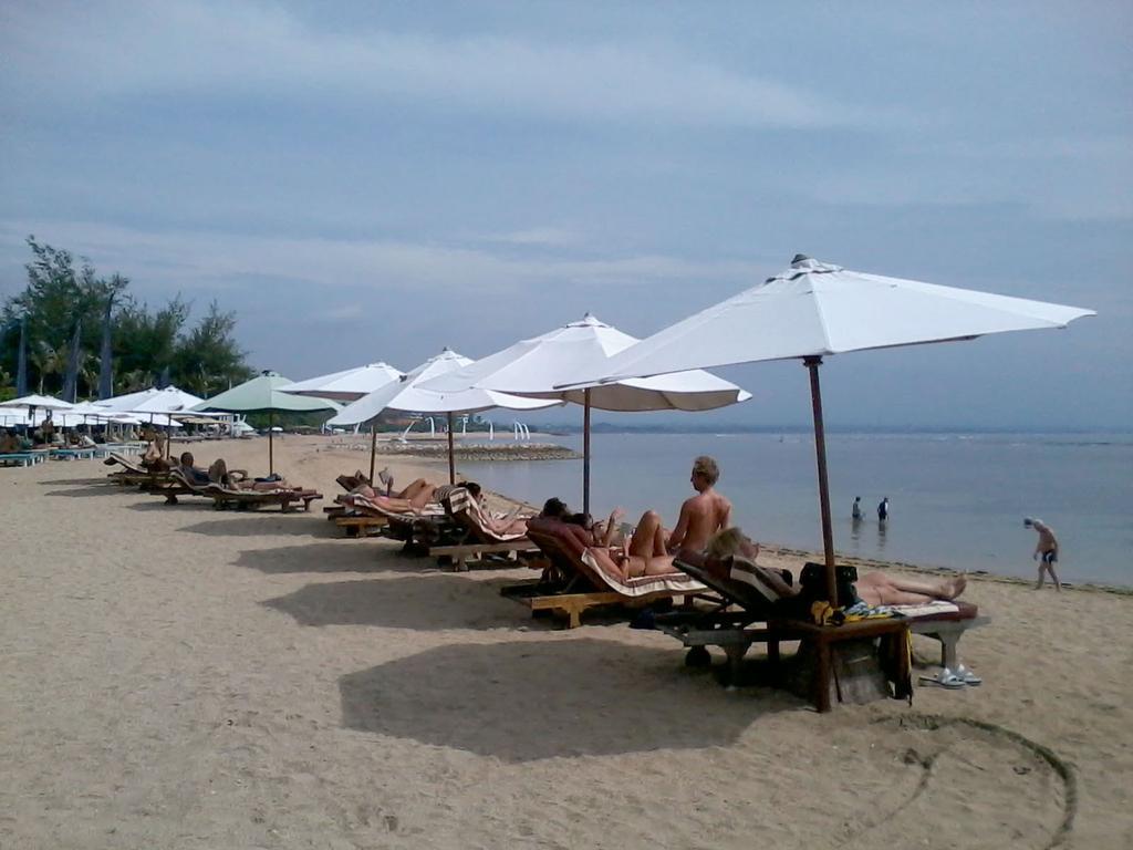 Gazebo Beach Hotel Sanur  Exterior photo